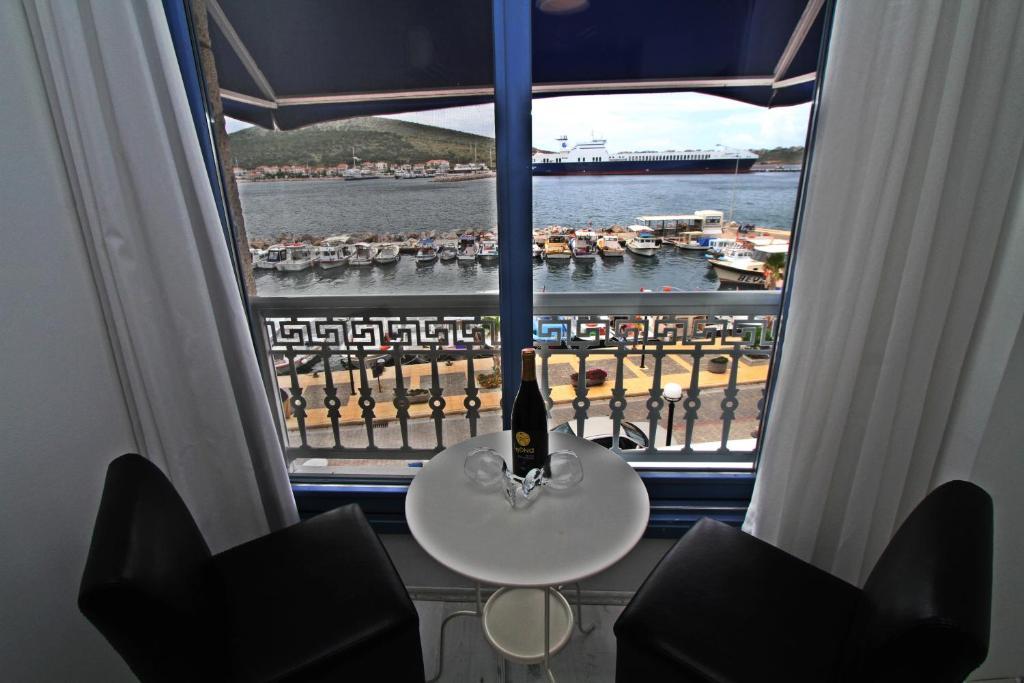 Larimar Boutique Hotel Кешме Экстерьер фото
