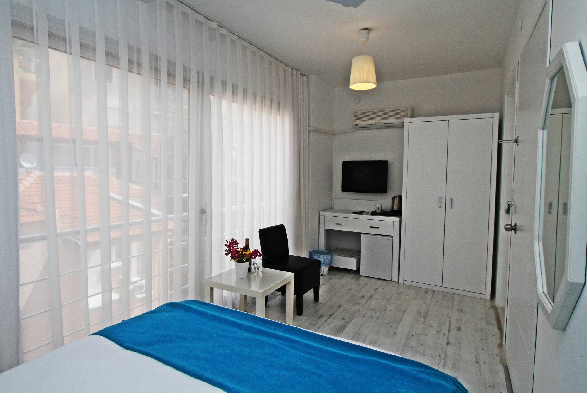 Larimar Boutique Hotel Кешме Экстерьер фото